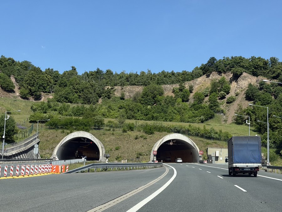 Tunel na dálnici D8